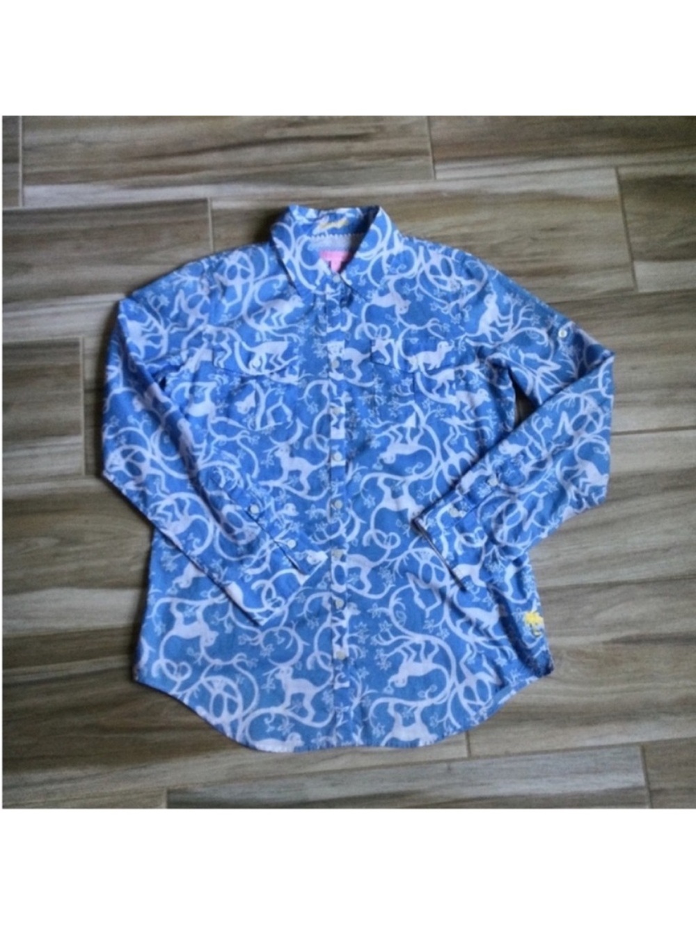 Lilly Pulitzer Button Down
Medium